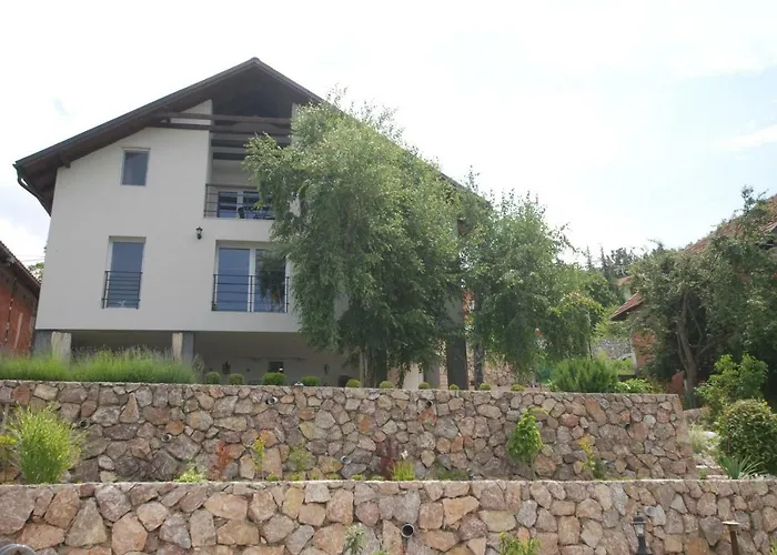 Cats 돈지 밀라노바츠